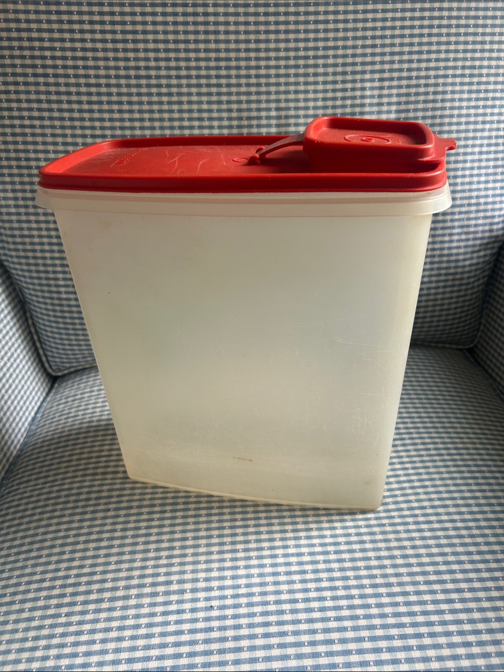 Vintage Tupperware, cereal keeper